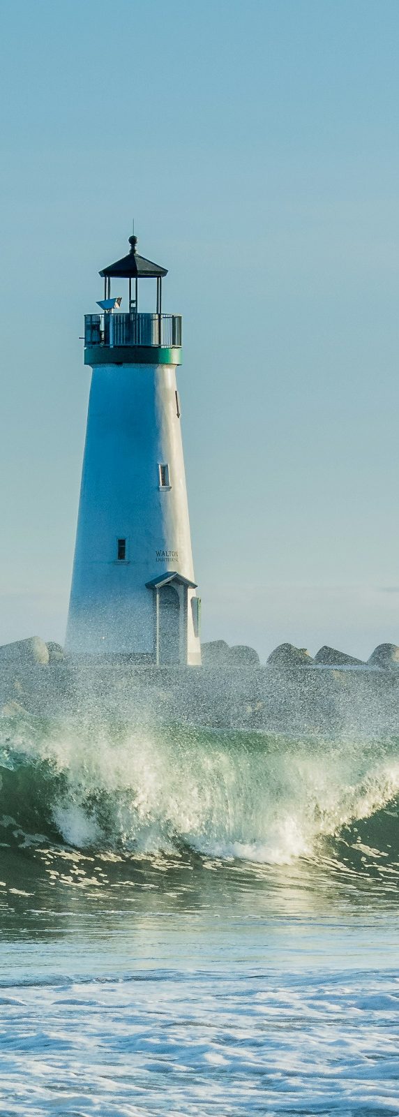 Leuchturm in der Brandung